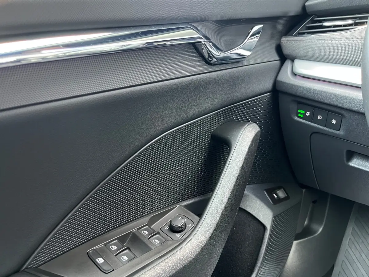 1.5 e-TSI Business Edition Plus NL.Auto/Trekhaak/Full Led/Virtual Cockpit/1Ste Eigenaar/Dealer Onderhouden
