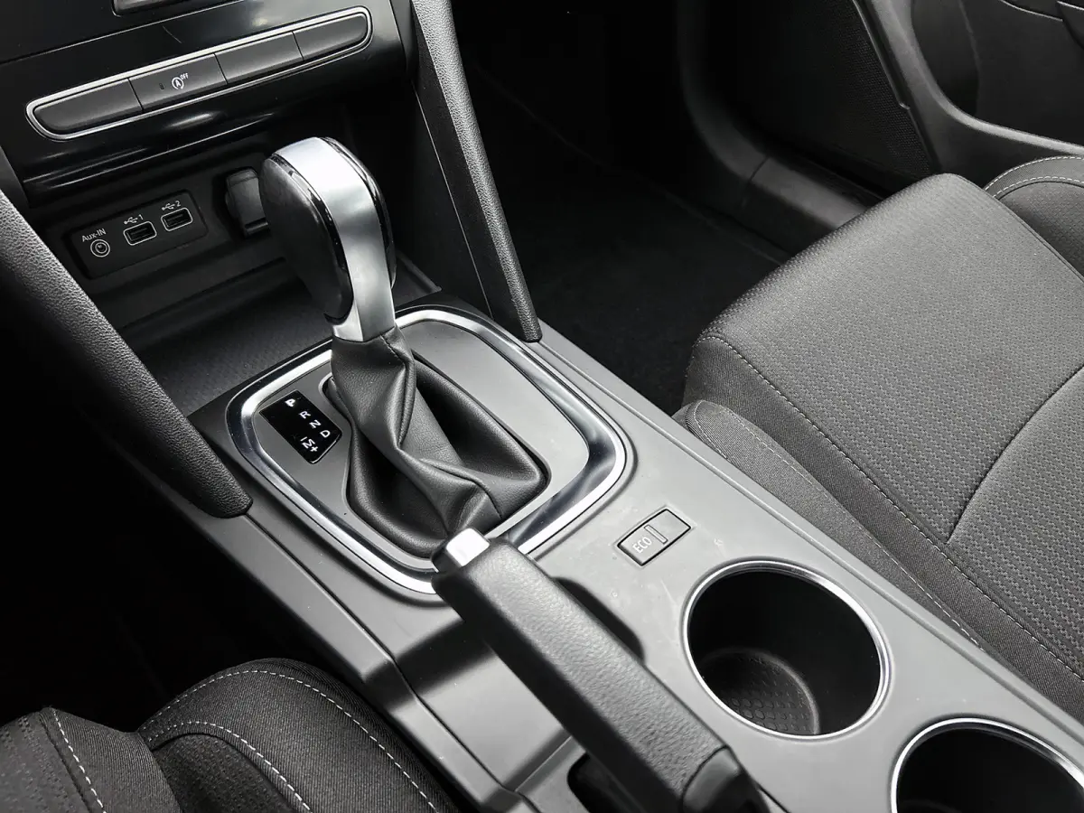 Automaat 1.3 TCe 141PK Zen / Trekhaak / 1700kg trekgewicht / Navigatie / Pdc.A / Airco-ecc./ Xenon / Apk nieuw