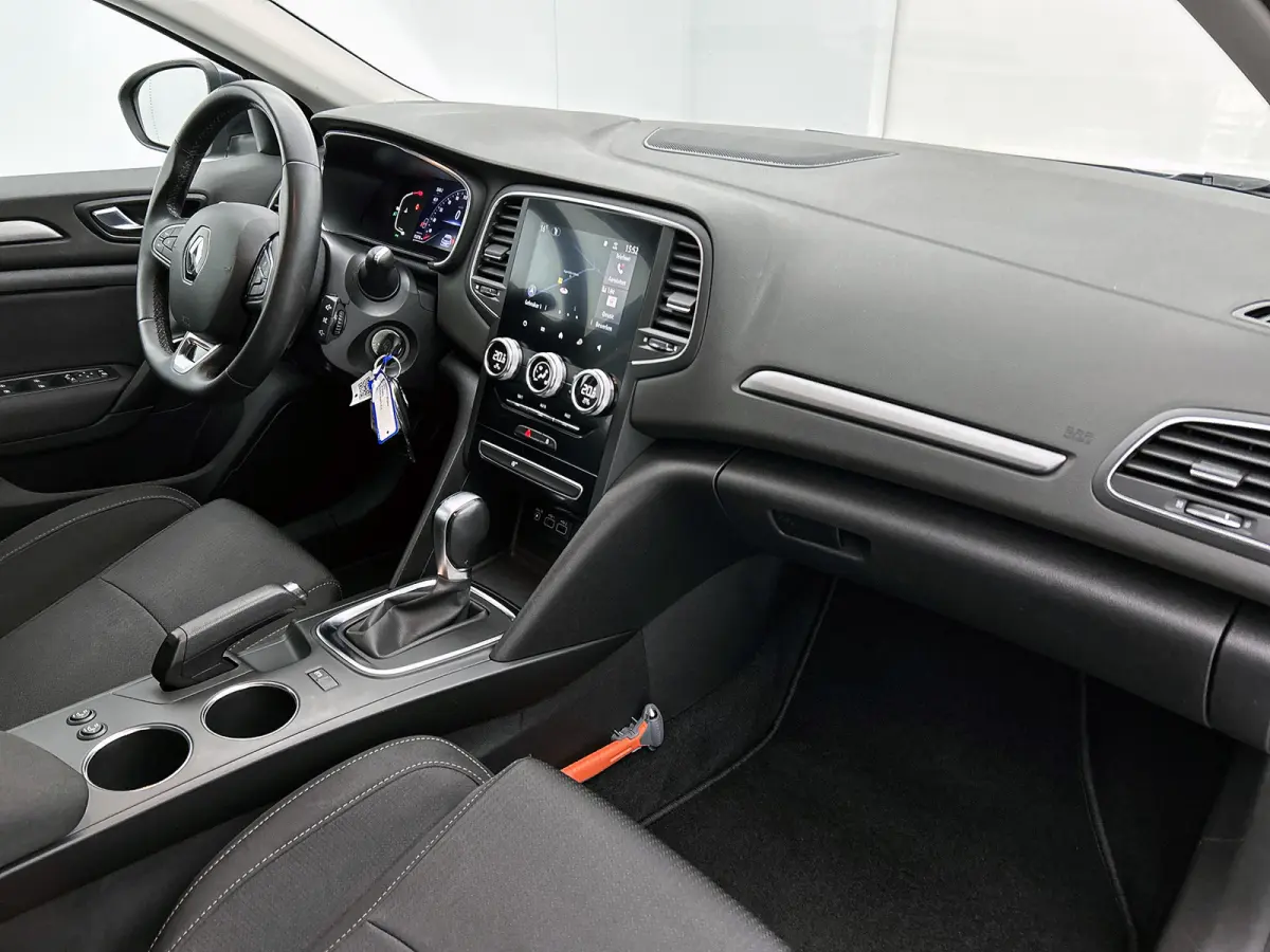 Automaat 1.3 TCe 141PK Zen / Trekhaak / 1700kg trekgewicht / Navigatie / Pdc.A / Airco-ecc./ Xenon / Apk nieuw