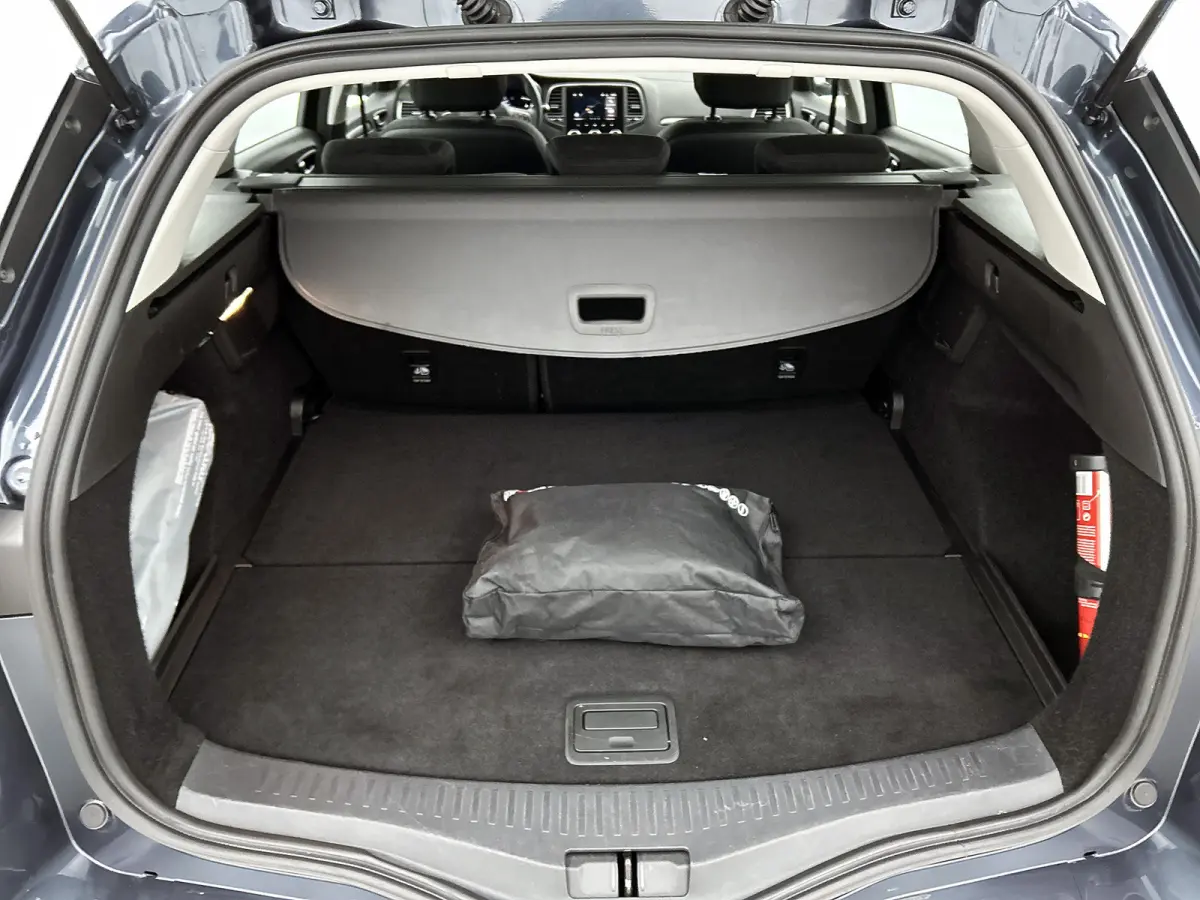 Automaat 1.3 TCe 141PK Zen / Trekhaak / 1700kg trekgewicht / Navigatie / Pdc.A / Airco-ecc./ Xenon / Apk nieuw