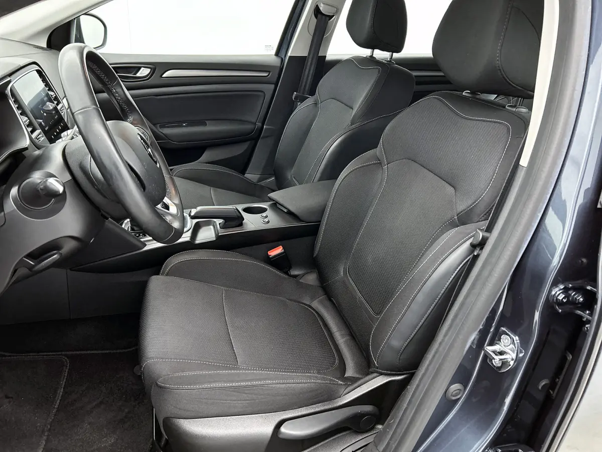 Automaat 1.3 TCe 141PK Zen / Trekhaak / 1700kg trekgewicht / Navigatie / Pdc.A / Airco-ecc./ Xenon / Apk nieuw