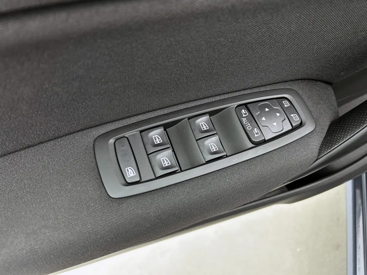 Automaat 1.3 TCe 141PK Zen / Trekhaak / 1700kg trekgewicht / Navigatie / Pdc.A / Airco-ecc./ Xenon / Apk nieuw