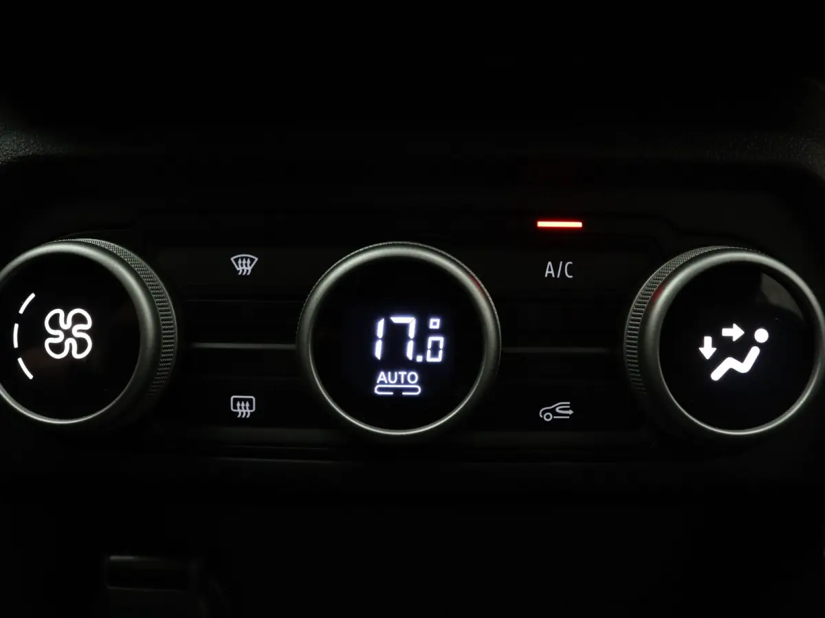 100pk TCe limited edition Apple Carplay/Android Auto | Climate
