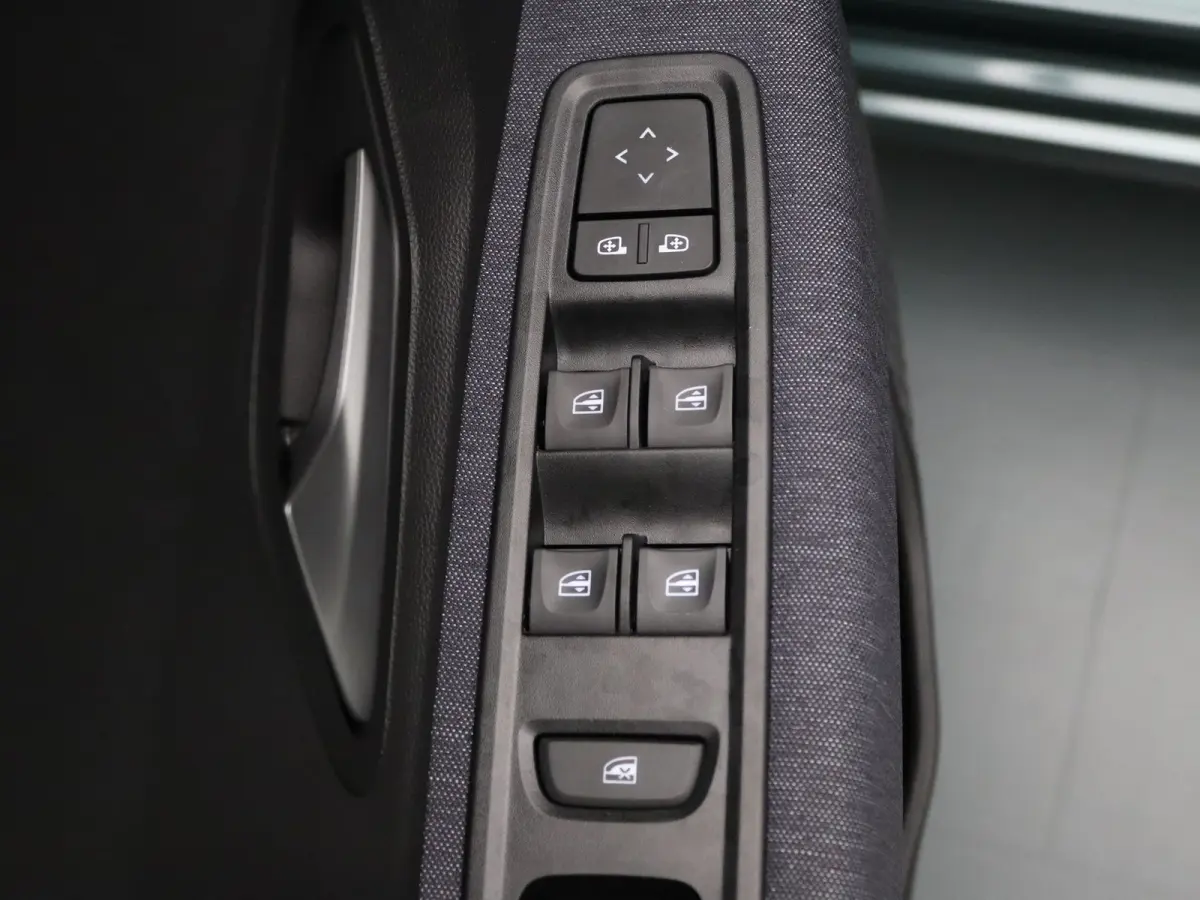 100pk TCe limited edition Apple Carplay/Android Auto | Climate