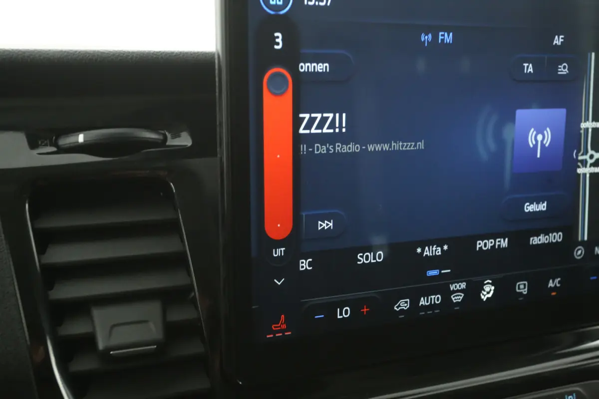 68 kWh L3H2 | Snelladen | SOH 95% | Clima | Camera | Cruise | 3 Zits | 2xSchuifdeur | Carplay | Parkeersens.