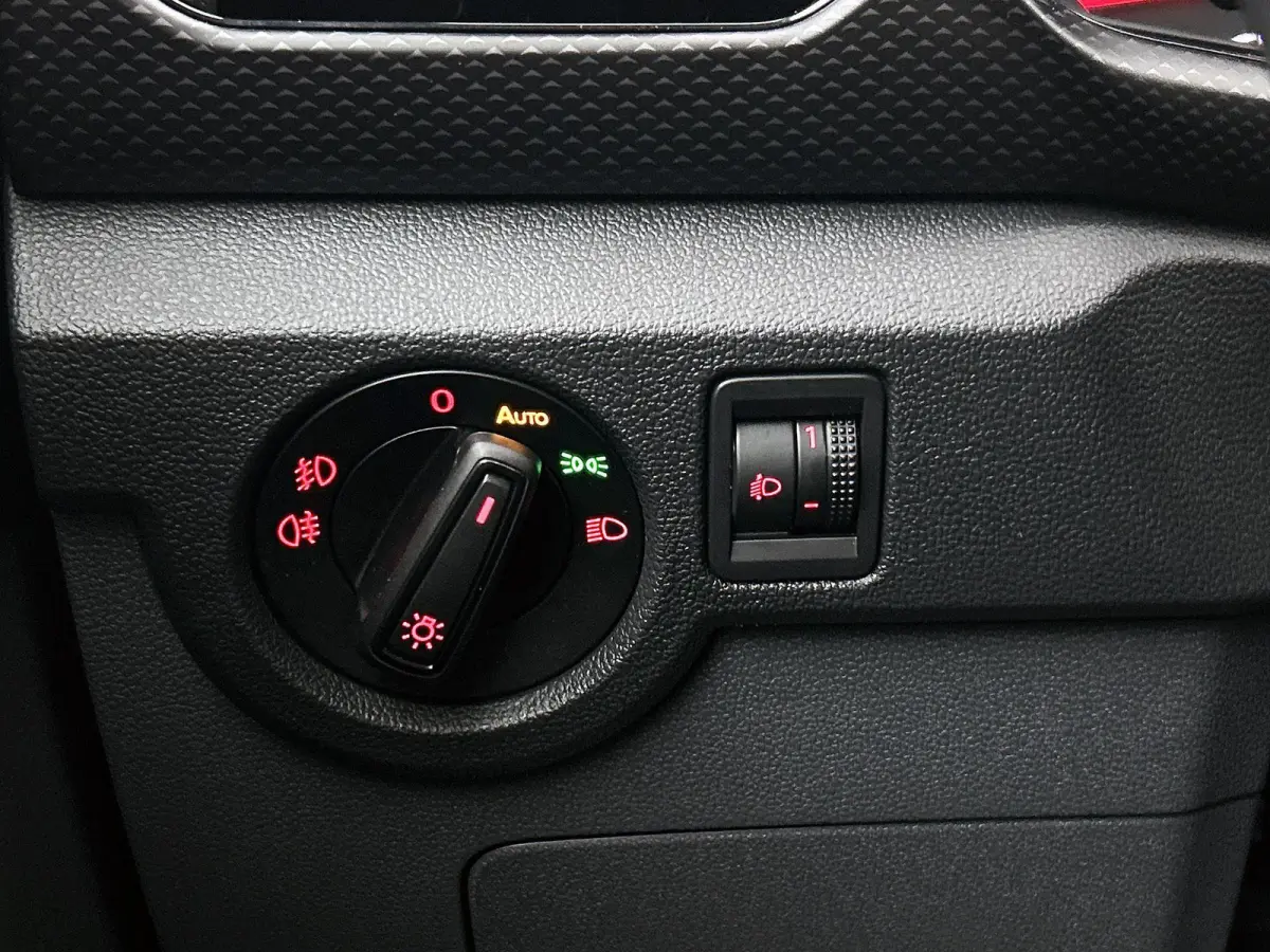 1.0 TSI Life | 95 PK | Airco | Adaptieve Cruise Control | LED |