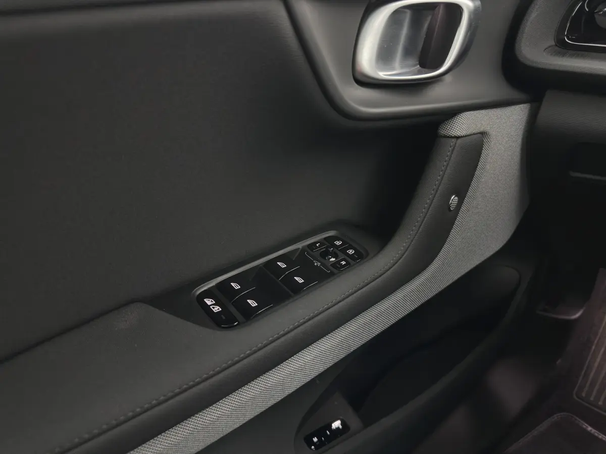 Standard Range Single Motor 69 kWh [3-Fase-11kW] {SOH-90%} (INCL-BTW) Aut. *PANO | FULL-LED | MEMORY-PACK | CAMERA | KEYLESS | LANE-ASSIST | DIGI-COCKPIT | CARPLAY | DAB+ | HEATED-COMFORTSEA