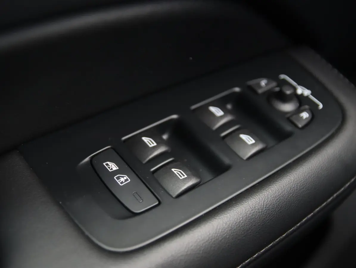2.0 T6 Plug-in hybrid AWD Ultra Bright | SOH 99% | Long Range