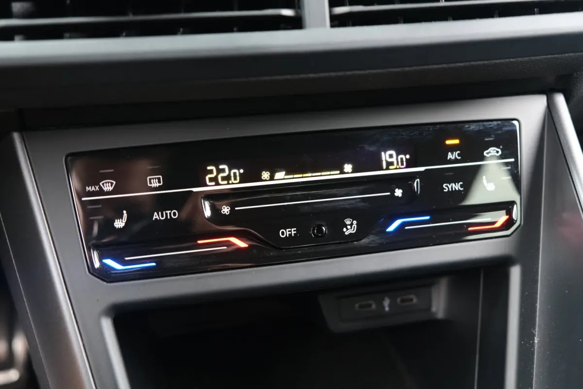 1.0 TSI 110PK 2x R-Line DSG Facelift IQ Matrix Led Camera Virtual ACC Bergamo