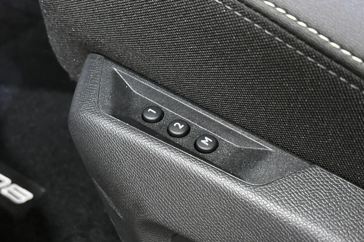 1.6 plug-in Hybrid 195 GT Exclusive Pano Trekhaak Stoelverwarming 360 Camera