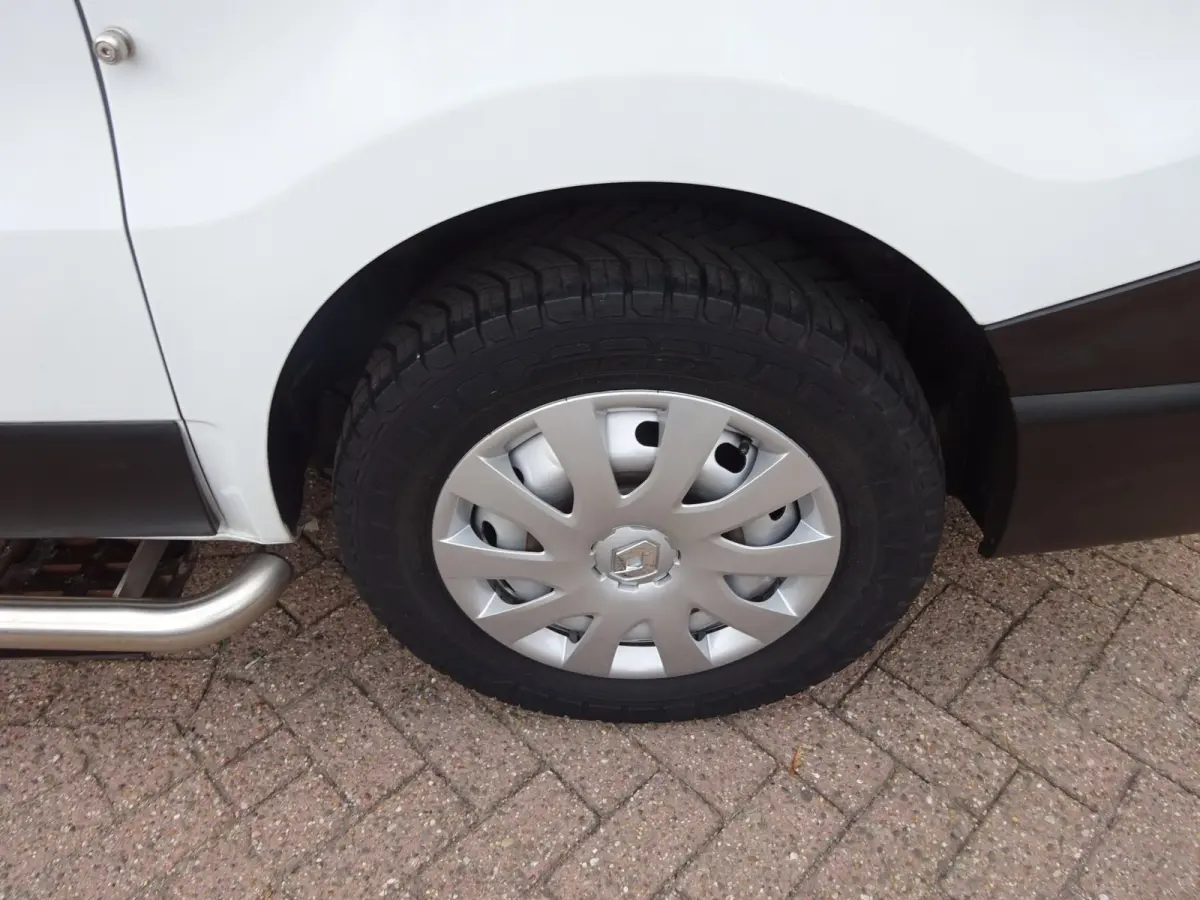 2.0 dCi 145 T29 L1H1 AUTOMAAT 2 X SCHUIFDEUR AIRCO NAVIGATIE 3ZITS CRUISE CONTROL