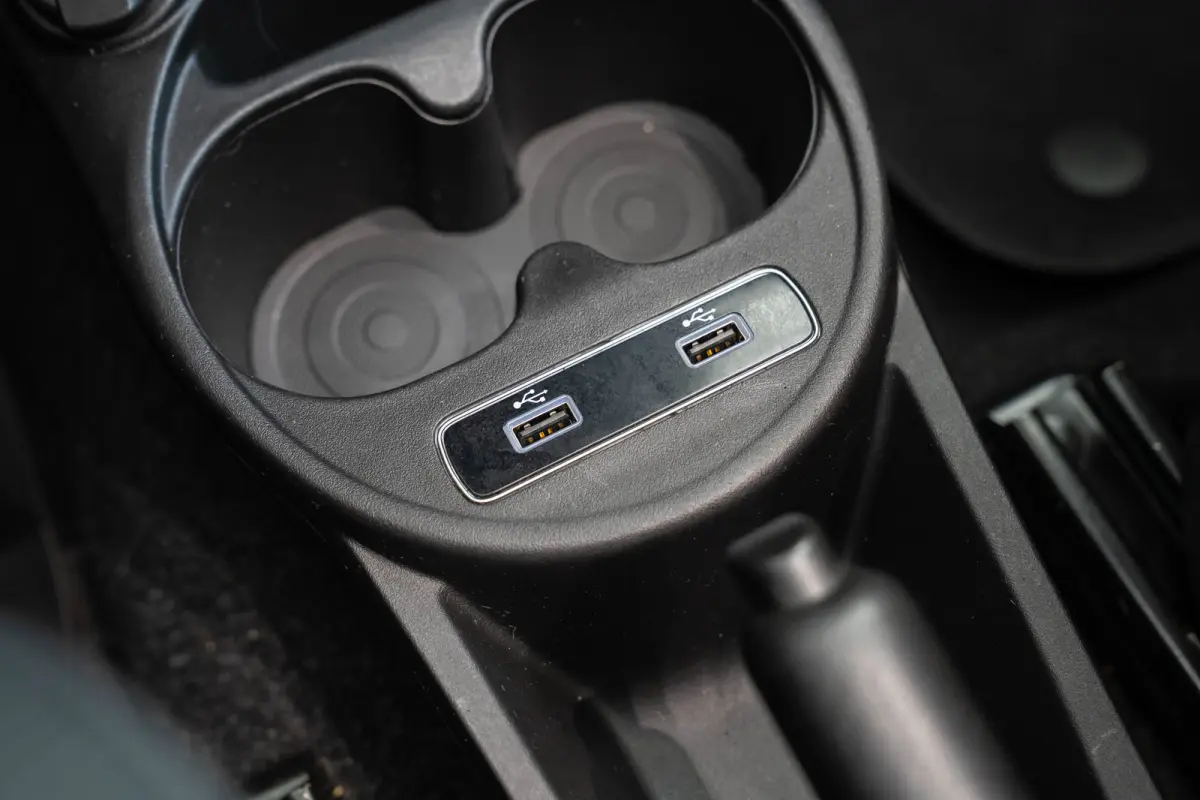 1.0 Hybrid Dolcevita | Parkeersensoren | Airco | Cruise Controle | Bluetooth | Lichtmetalen velgen | Elektrische Ramen |