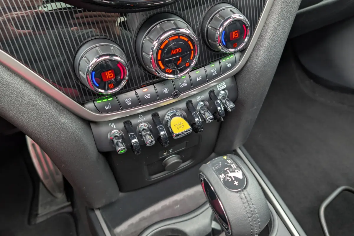 1.5 Cooper SE ALL4 PHEV Chili JCW Panorama Head-Up
