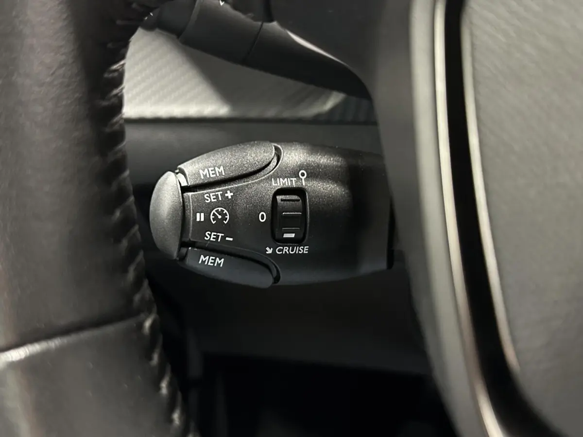 1.2 PureTech Active CRUISE CARPLAY NAVI 65000 KM.