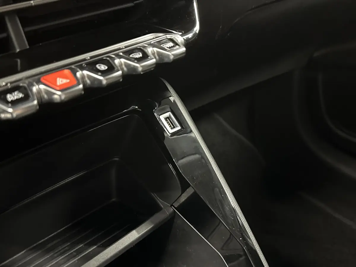 1.2 PureTech Active CRUISE CARPLAY NAVI 65000 KM.
