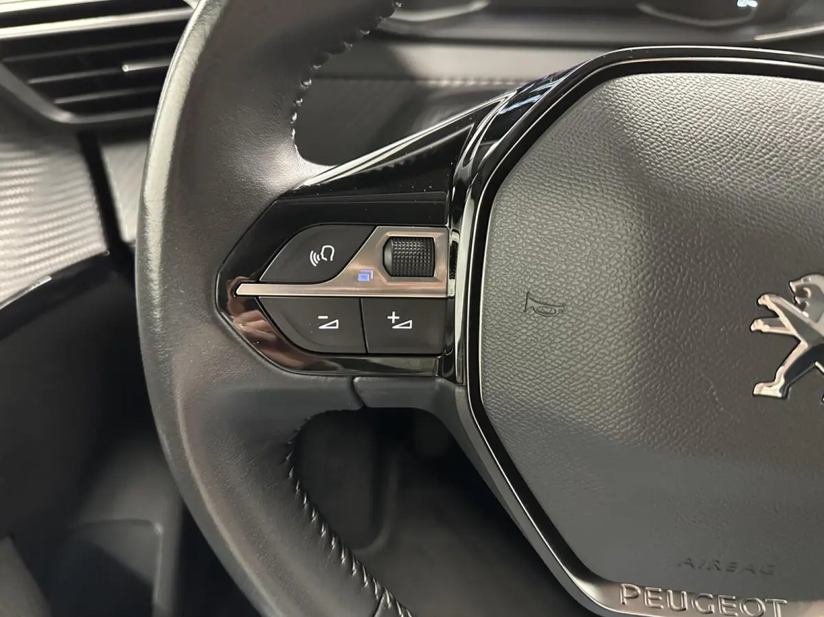 1.2 PureTech Active CRUISE CARPLAY NAVI 65000 KM.