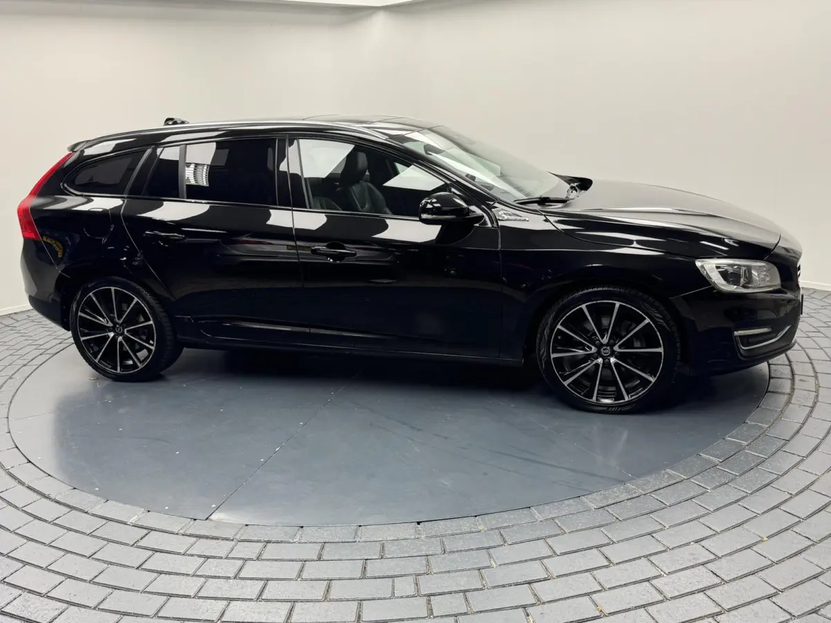 2.4 D5 Plug-In Hybrid Polestar Automaat-Trekhaak-Panoramadak-Navigatie-Cr.contr-Clima-Camera-Parkeersensoren-Stoelverwarming-Leder-Lm19''velgen