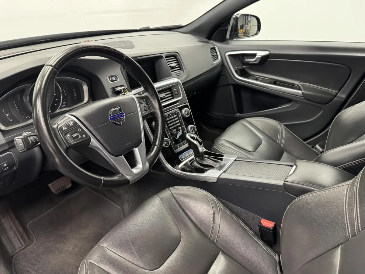 2.4 D5 Plug-In Hybrid Polestar Automaat-Trekhaak-Panoramadak-Navigatie-Cr.contr-Clima-Camera-Parkeersensoren-Stoelverwarming-Leder-Lm19''velgen
