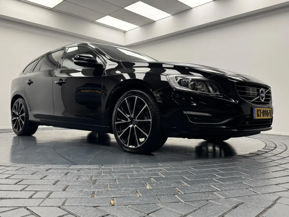 2.4 D5 Plug-In Hybrid Polestar Automaat-Trekhaak-Panoramadak-Navigatie-Cr.contr-Clima-Camera-Parkeersensoren-Stoelverwarming-Leder-Lm19''velgen