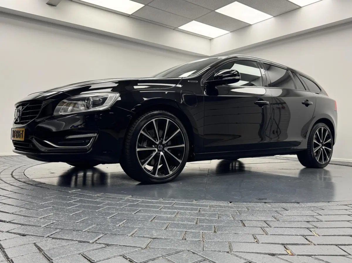 2.4 D5 Plug-In Hybrid Polestar Automaat-Trekhaak-Panoramadak-Navigatie-Cr.contr-Clima-Camera-Parkeersensoren-Stoelverwarming-Leder-Lm19''velgen