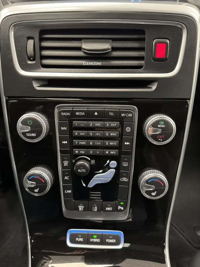 2.4 D5 Plug-In Hybrid Polestar Automaat-Trekhaak-Panoramadak-Navigatie-Cr.contr-Clima-Camera-Parkeersensoren-Stoelverwarming-Leder-Lm19''velgen