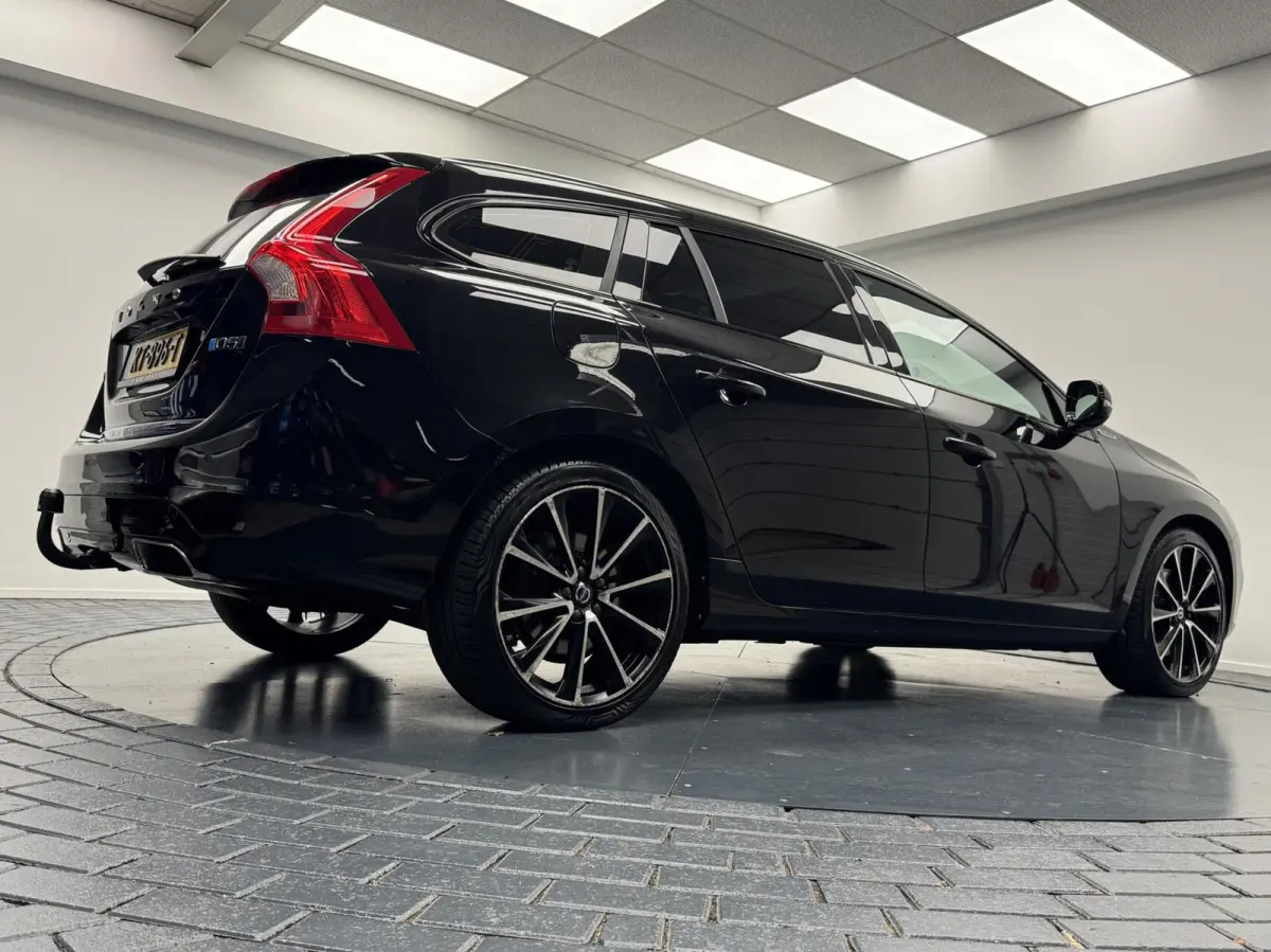 2.4 D5 Plug-In Hybrid Polestar Automaat-Trekhaak-Panoramadak-Navigatie-Cr.contr-Clima-Camera-Parkeersensoren-Stoelverwarming-Leder-Lm19''velgen