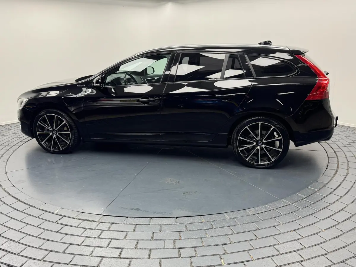 2.4 D5 Plug-In Hybrid Polestar Automaat-Trekhaak-Panoramadak-Navigatie-Cr.contr-Clima-Camera-Parkeersensoren-Stoelverwarming-Leder-Lm19''velgen