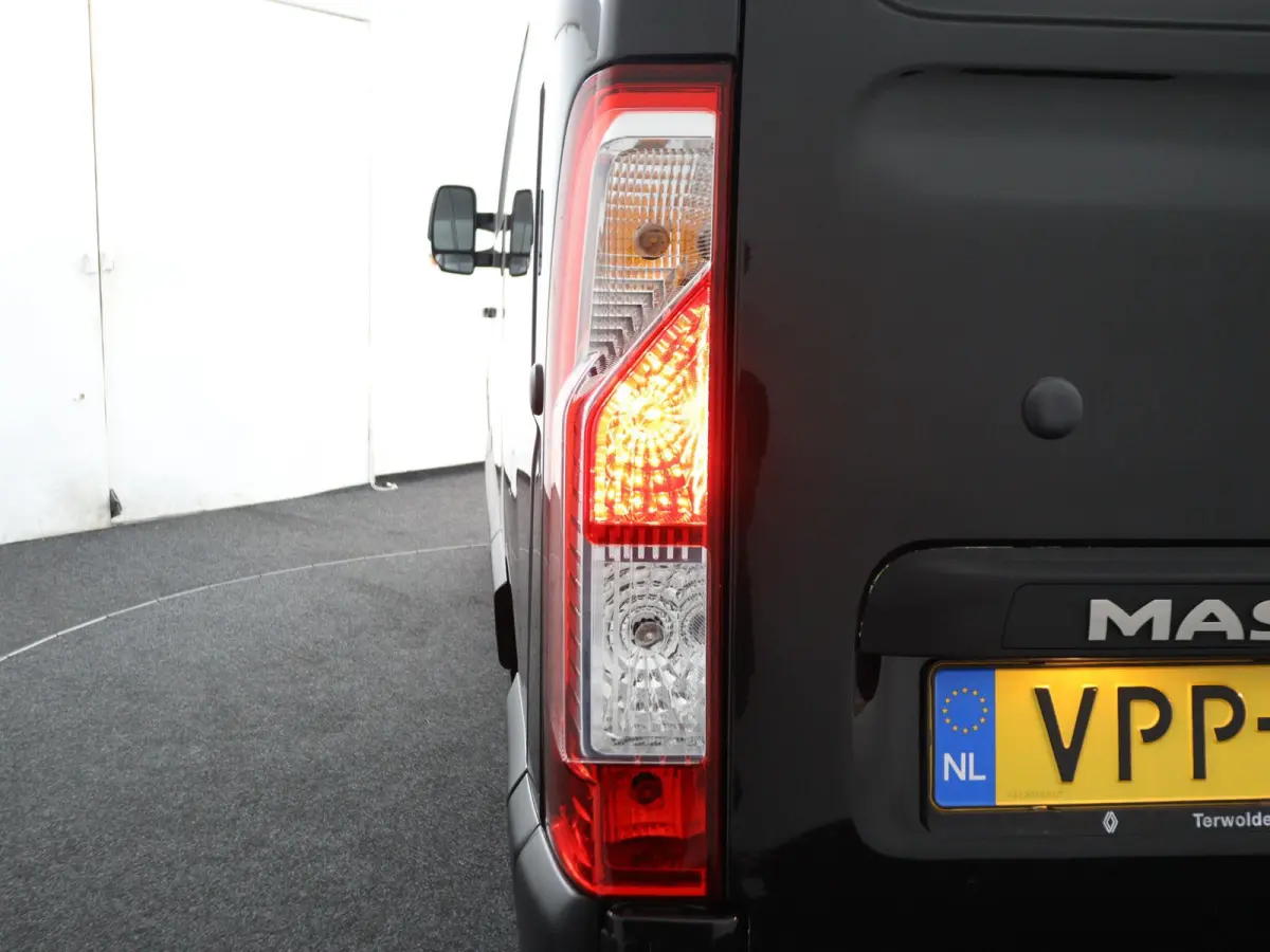 T35 L2H2 FWD dCi 135 GB Work Edition | Trekhaak | Navigatie | Parkeercamera |