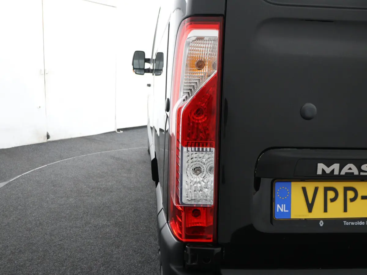 T35 L2H2 FWD dCi 135 GB Work Edition | Trekhaak | Navigatie | Parkeercamera |