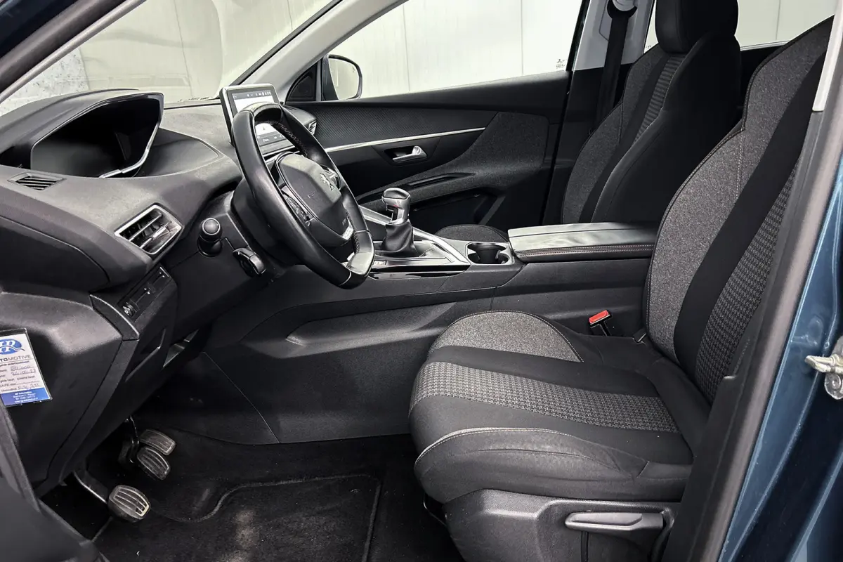 1.2 PureTech Active | Afneembare trekhaak | Navigatie | Airco