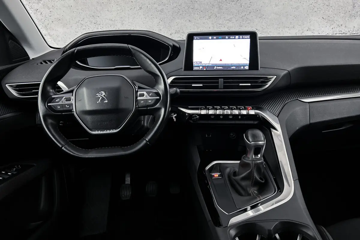 1.2 PureTech Active | Afneembare trekhaak | Navigatie | Airco