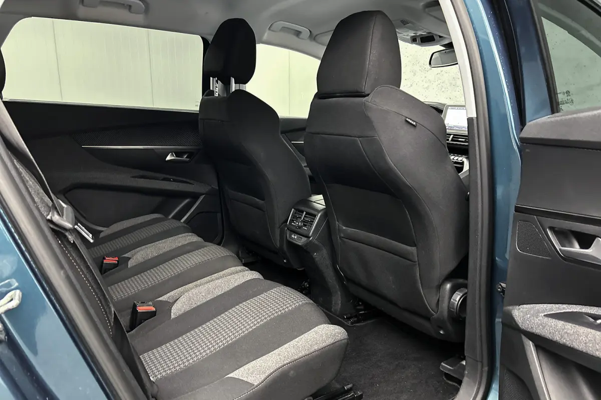 1.2 PureTech Active | Afneembare trekhaak | Navigatie | Airco