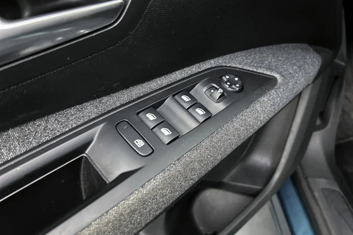 1.2 PureTech Active | Afneembare trekhaak | Navigatie | Airco