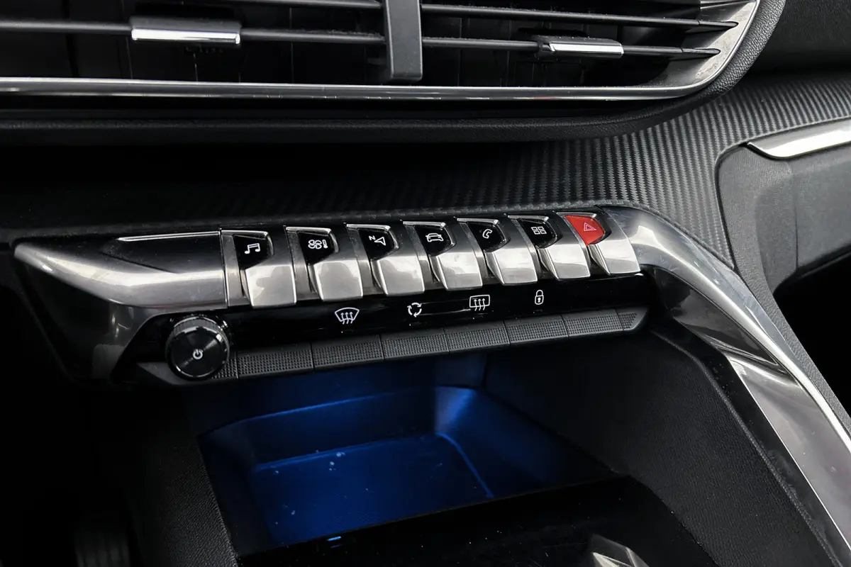 1.2 PureTech Active | Afneembare trekhaak | Navigatie | Airco