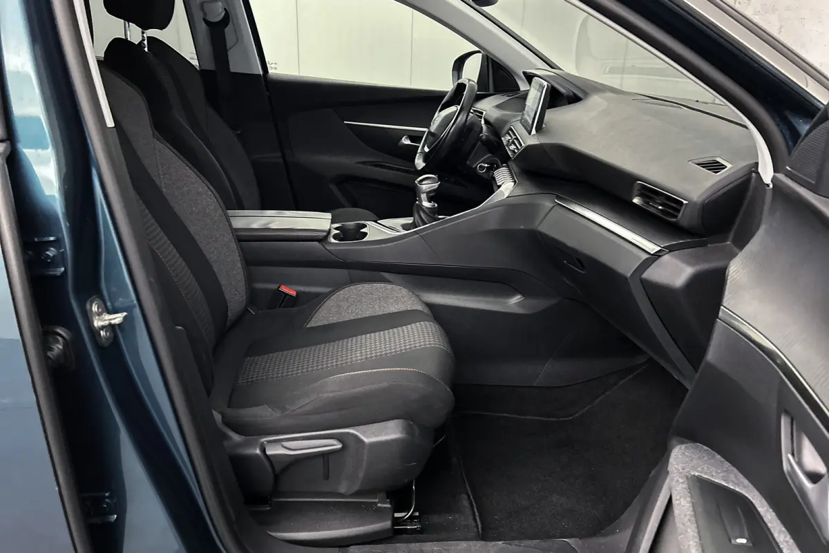 1.2 PureTech Active | Afneembare trekhaak | Navigatie | Airco