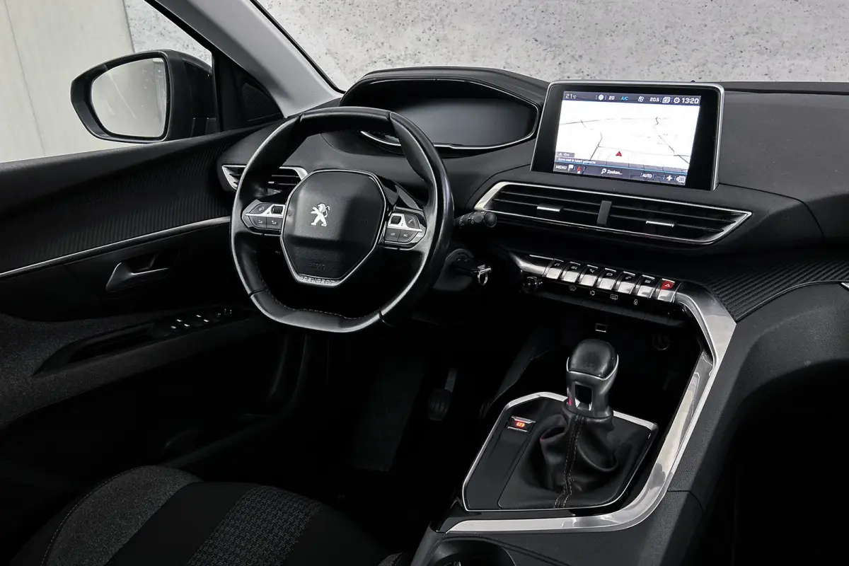 1.2 PureTech Active | Afneembare trekhaak | Navigatie | Airco