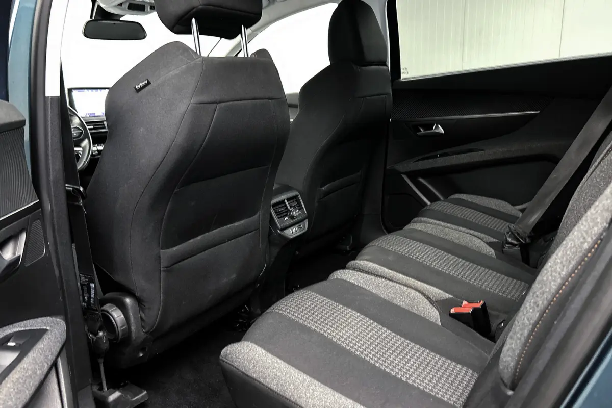 1.2 PureTech Active | Afneembare trekhaak | Navigatie | Airco