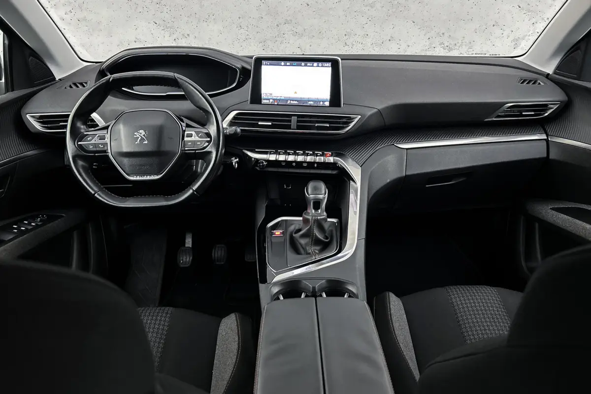 1.2 PureTech Active | Afneembare trekhaak | Navigatie | Airco