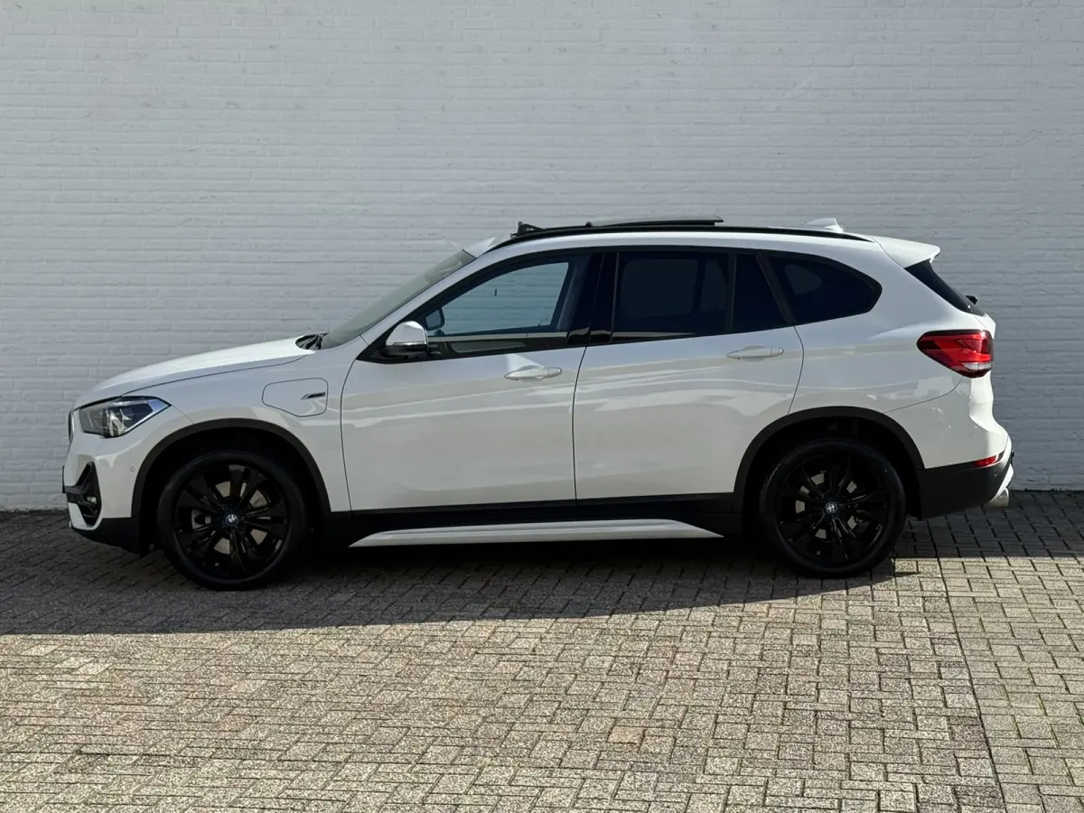 XDrive25e eDrive Edition Trekhaak Leder Panorama dak Led Adaptieve cruise