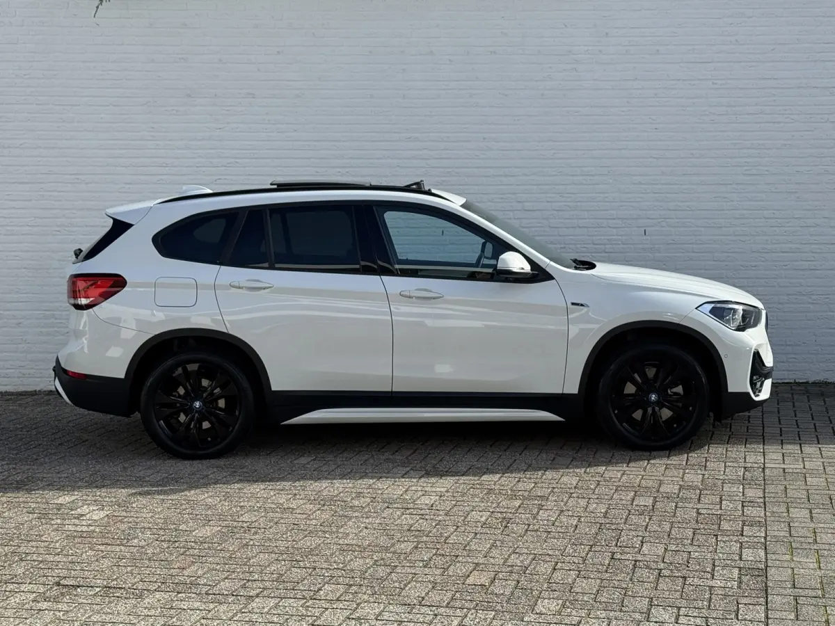 XDrive25e eDrive Edition Trekhaak Leder Panorama dak Led Adaptieve cruise