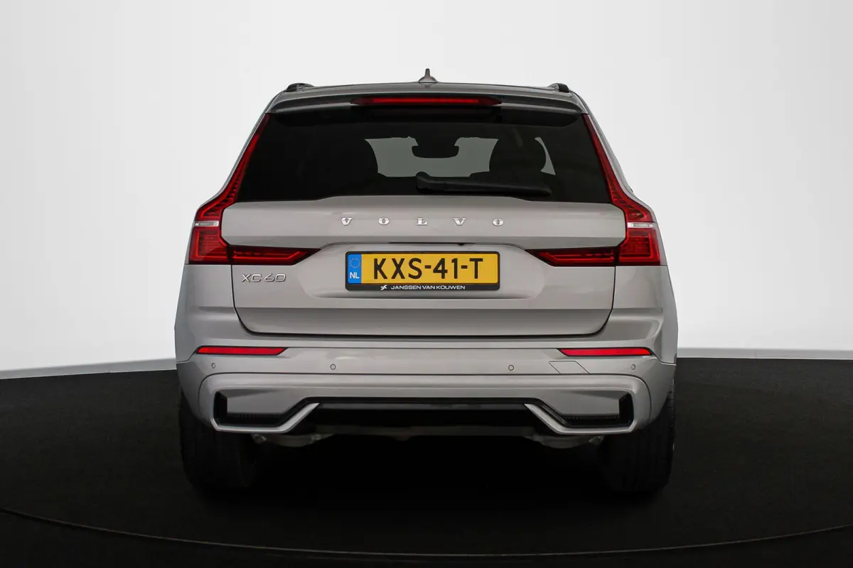 2.0 T6 Plug-in hybrid AWD R-Design Pano Trekhaak Harman Kardon Stoelverwarming 21"
