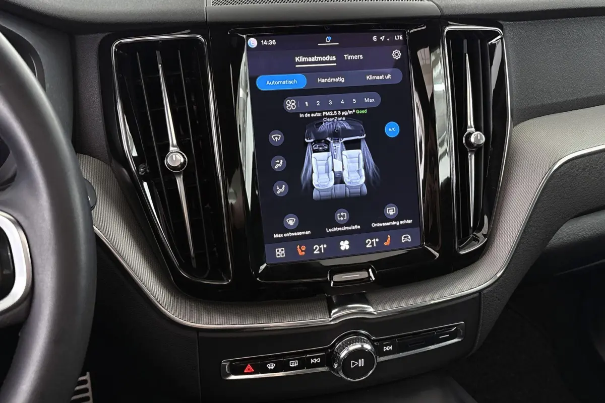 2.0 T6 Plug-in hybrid AWD R-Design Pano Trekhaak Harman Kardon Stoelverwarming 21"