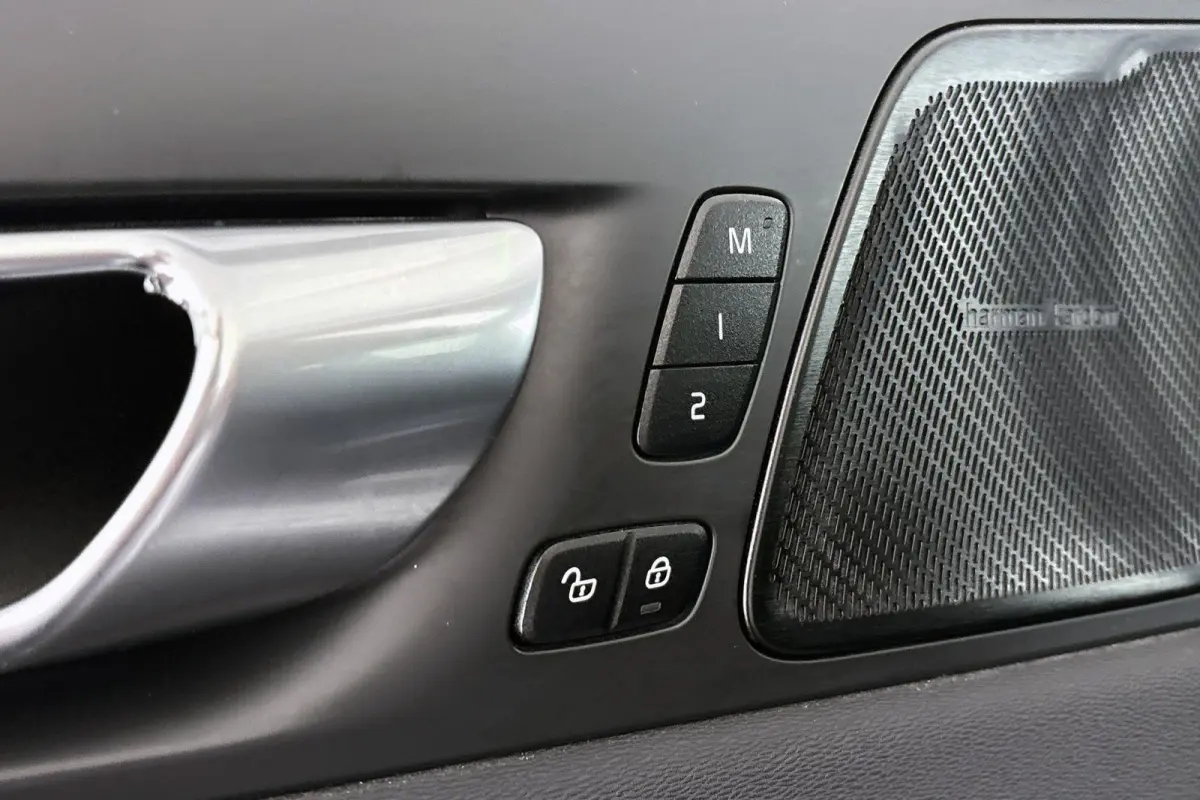2.0 T6 Plug-in hybrid AWD R-Design Pano Trekhaak Harman Kardon Stoelverwarming 21"