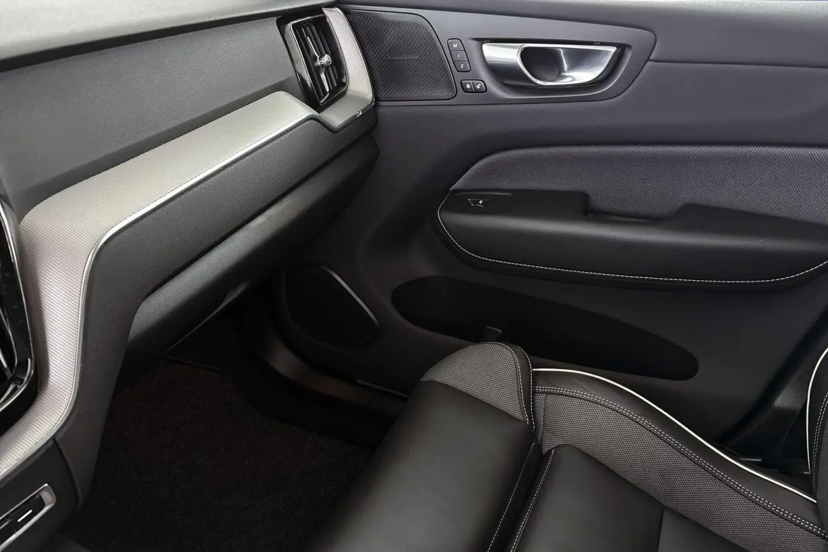 2.0 T6 Plug-in hybrid AWD R-Design Pano Trekhaak Harman Kardon Stoelverwarming 21"