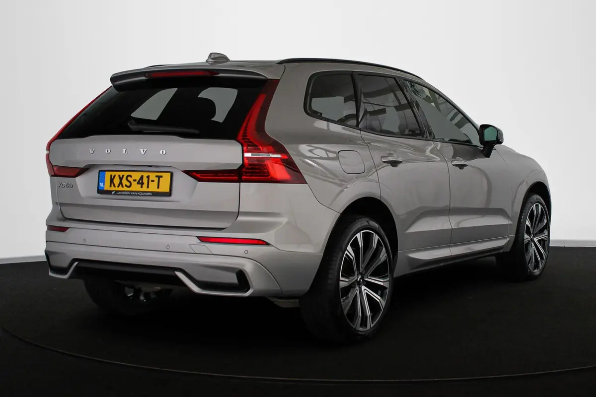 2.0 T6 Plug-in hybrid AWD R-Design Pano Trekhaak Harman Kardon Stoelverwarming 21"