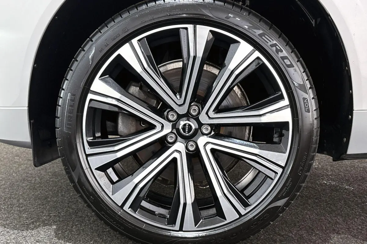 2.0 T6 Plug-in hybrid AWD R-Design Pano Trekhaak Harman Kardon Stoelverwarming 21"