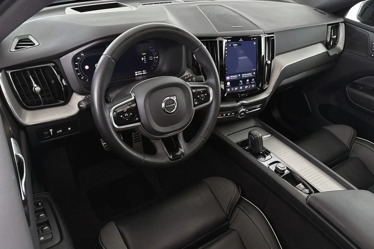 2.0 T6 Plug-in hybrid AWD R-Design Pano Trekhaak Harman Kardon Stoelverwarming 21"