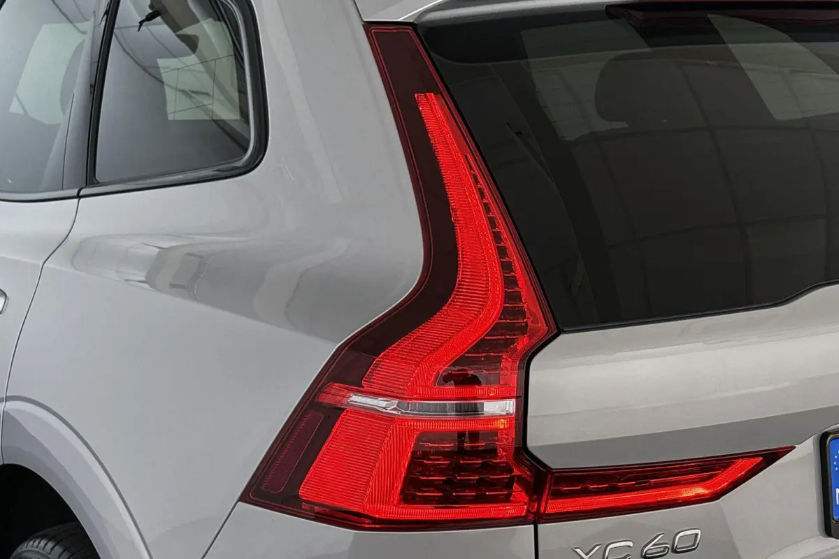 2.0 T6 Plug-in hybrid AWD R-Design Pano Trekhaak Harman Kardon Stoelverwarming 21"