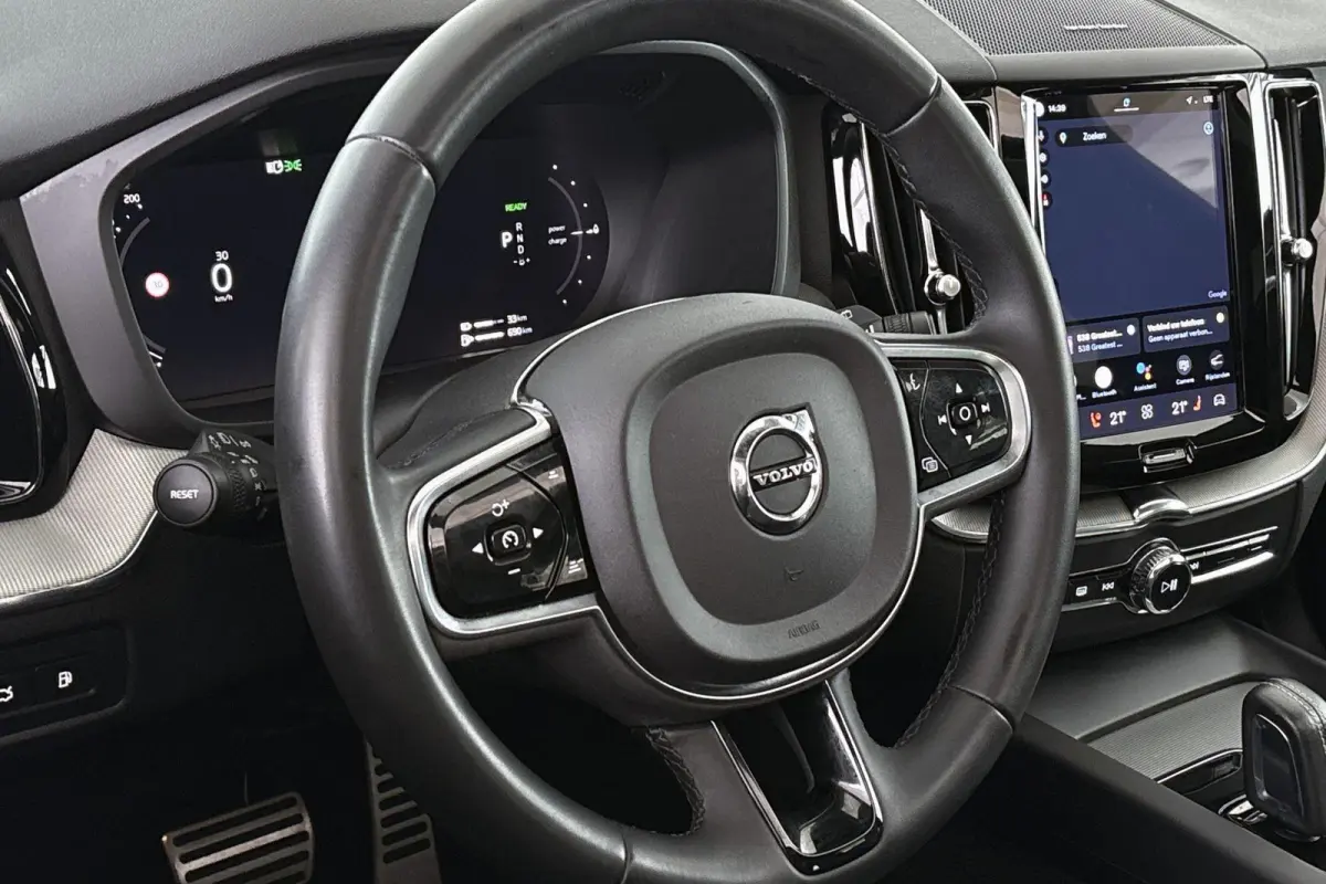 2.0 T6 Plug-in hybrid AWD R-Design Pano Trekhaak Harman Kardon Stoelverwarming 21"