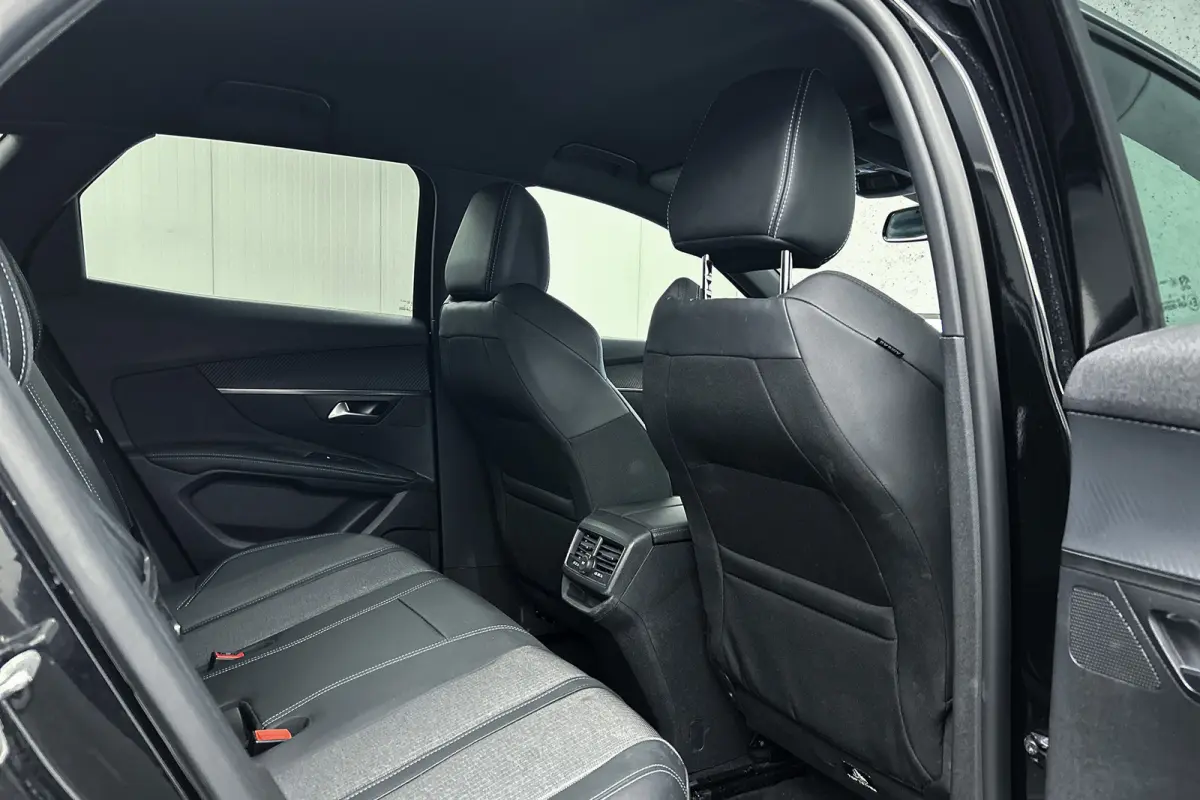 1.6 HYbrid 225 Allure | Camera | Half lederen bekleding | Navigatie